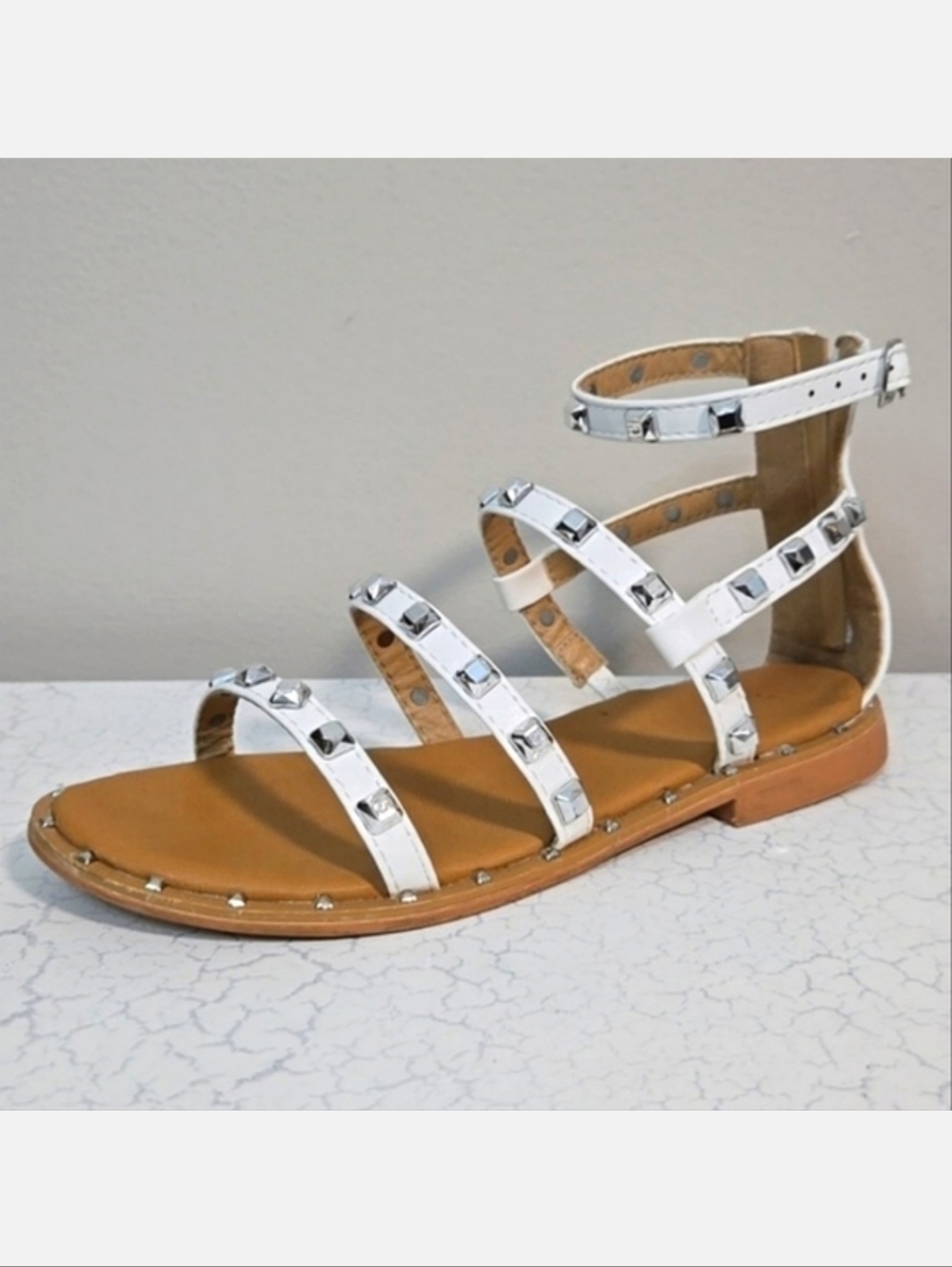 Tahari Girls White Studded Gladiator Sandals, Size 2 ~ EUC